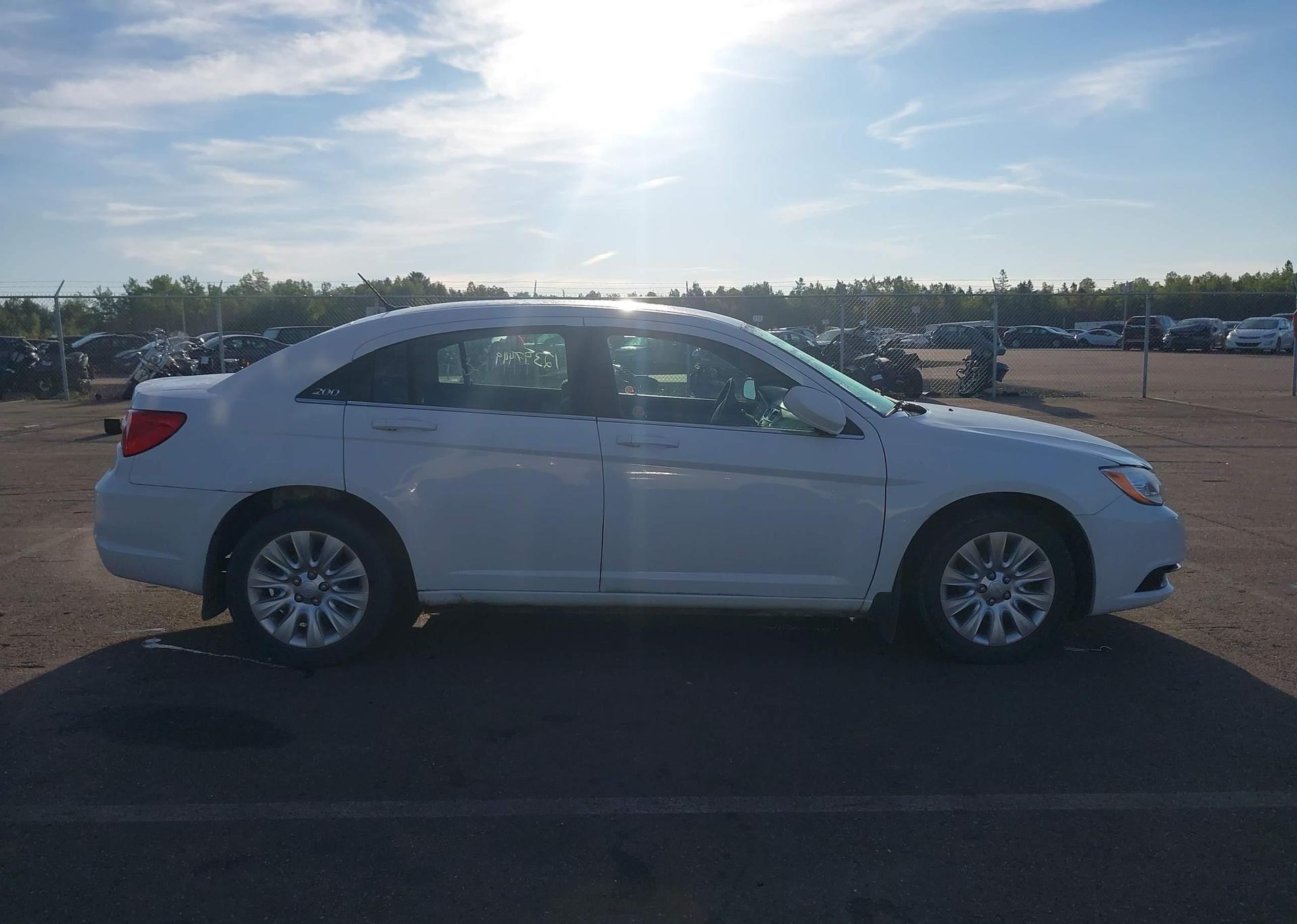 2012 CHRYSLER 200 LX