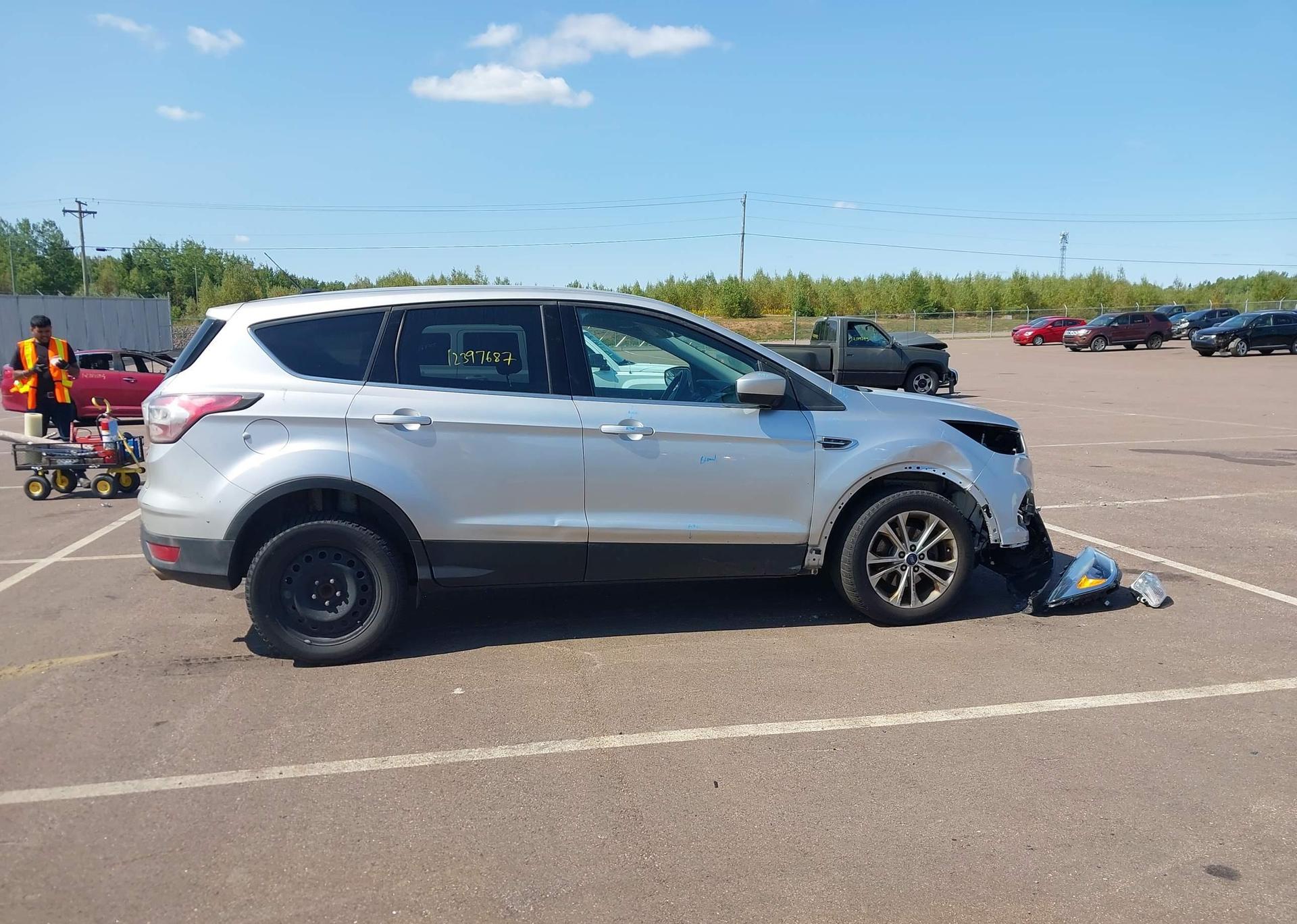 2017 FORD ESCAPE SE