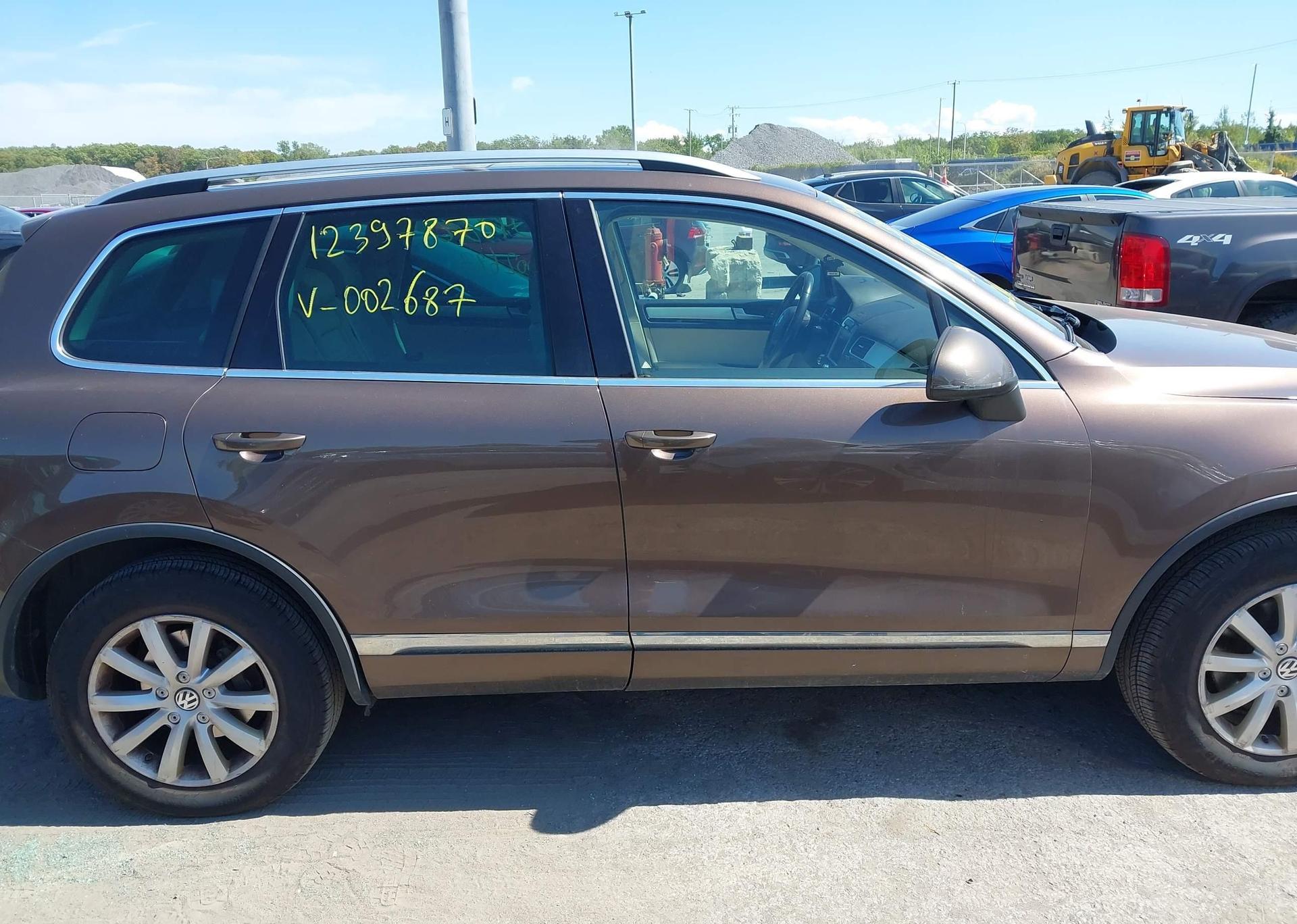 2011 VOLKSWAGEN TOUAREG
