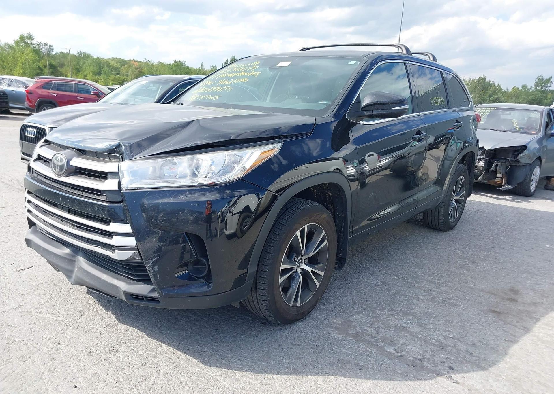 2017 TOYOTA HIGHLANDER LE