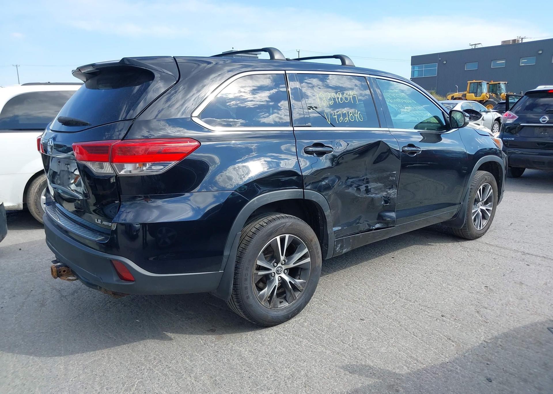2017 TOYOTA HIGHLANDER LE