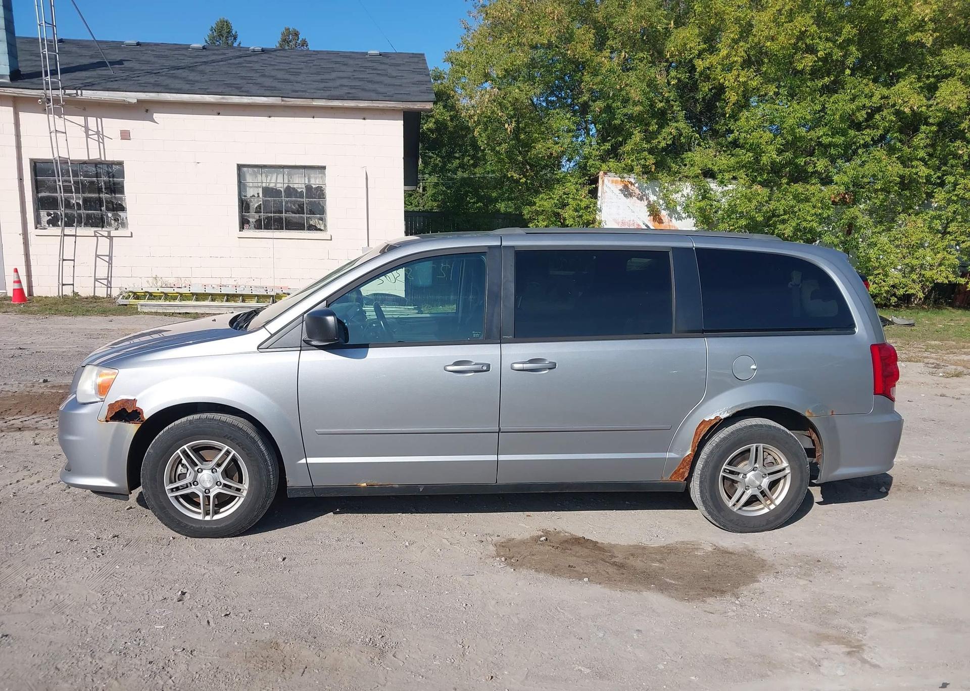 2013 DODGE GRAND CARAVAN SE