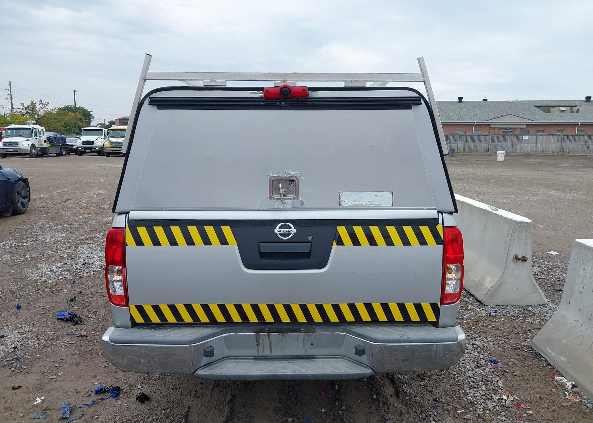 2015 NISSAN Frontier s