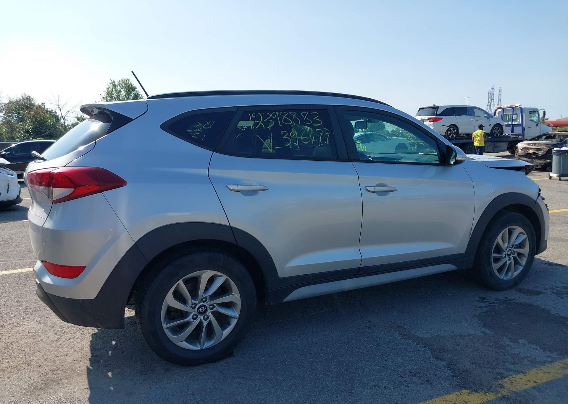 2017 HYUNDAI TUCSON SE