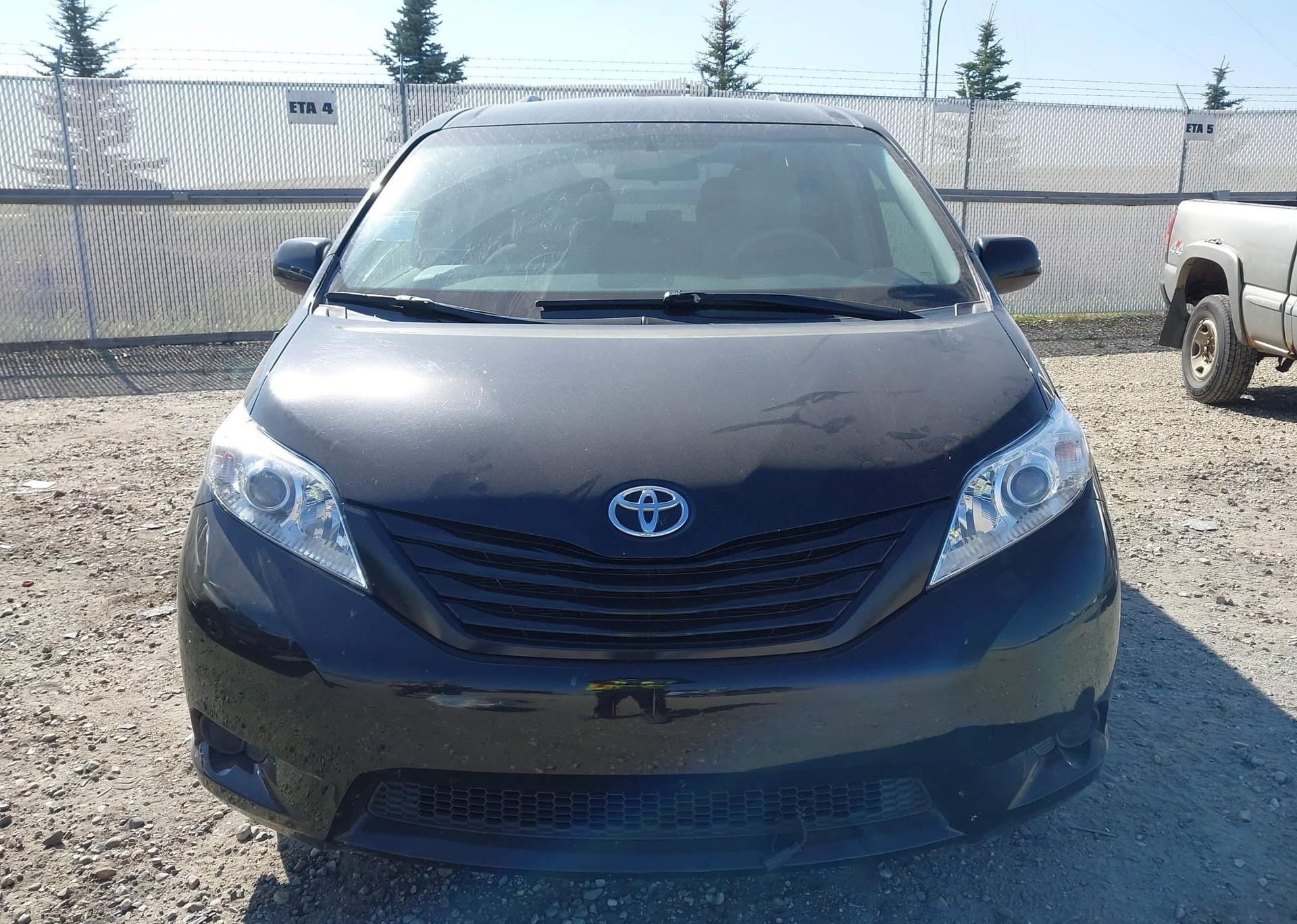 2014 TOYOTA SIENNA