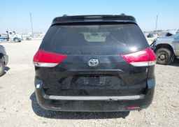 2014 TOYOTA SIENNA