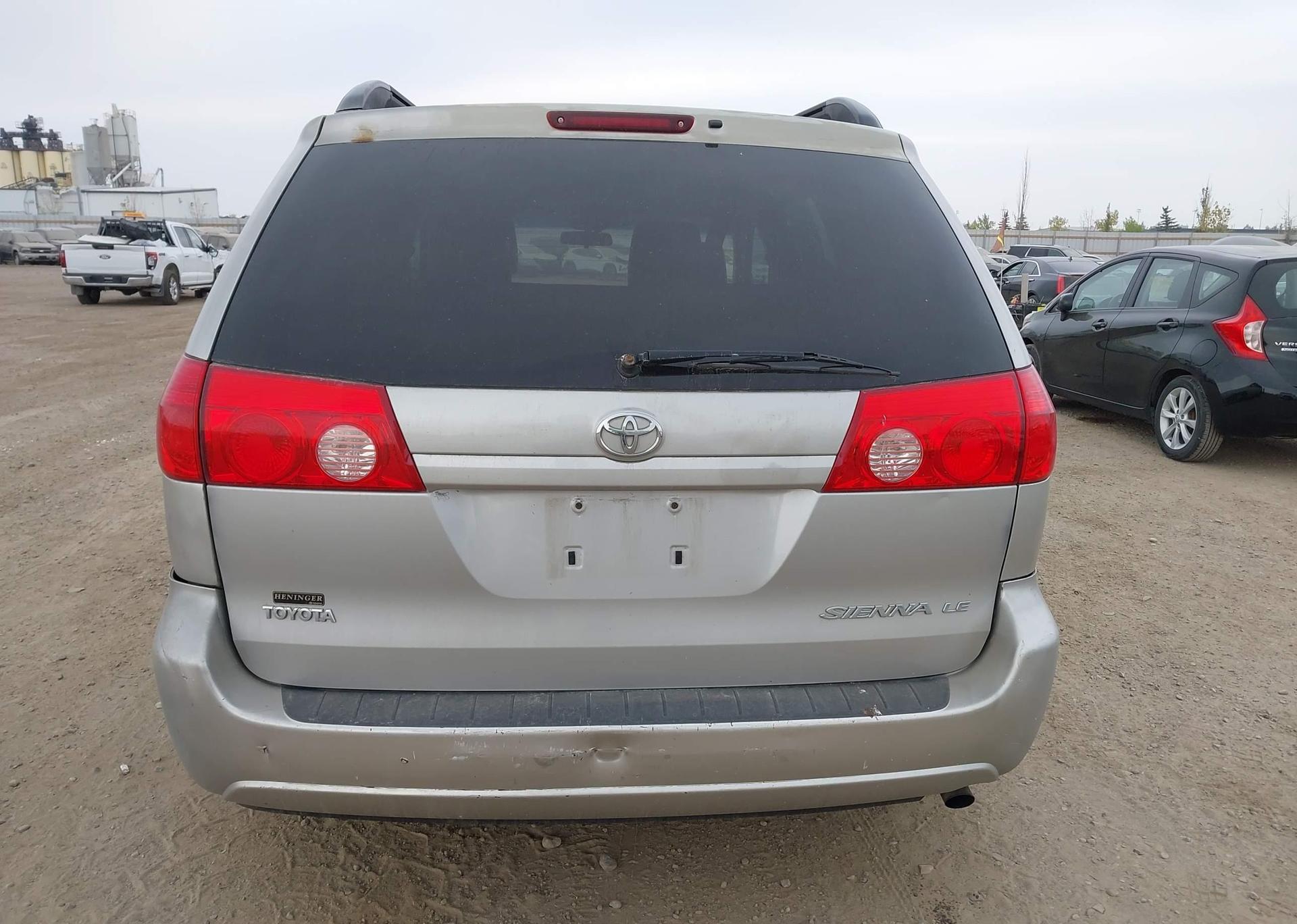 2010 TOYOTA SIENNA CE
