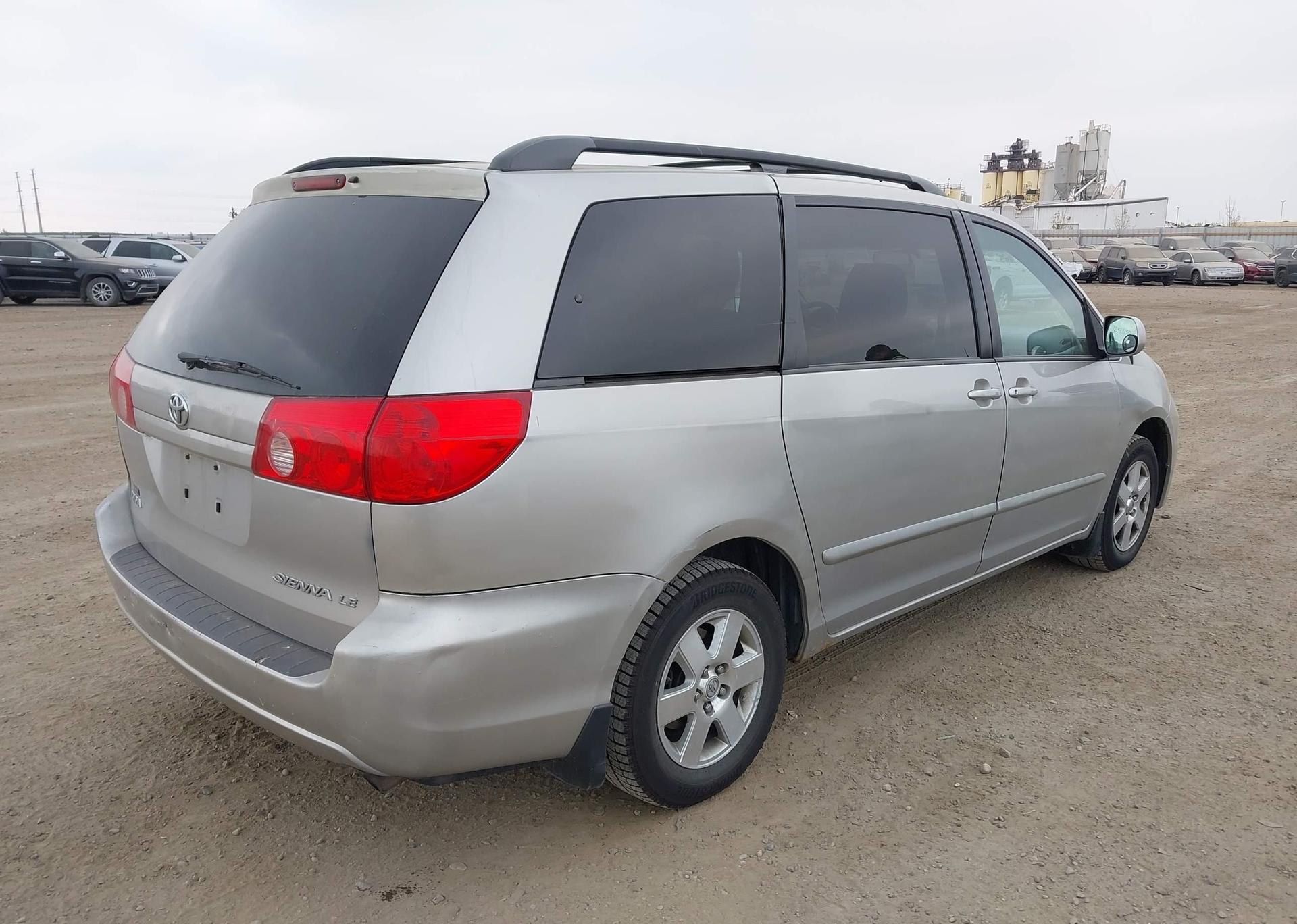 2010 TOYOTA SIENNA CE