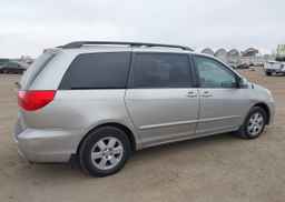 2010 TOYOTA SIENNA CE