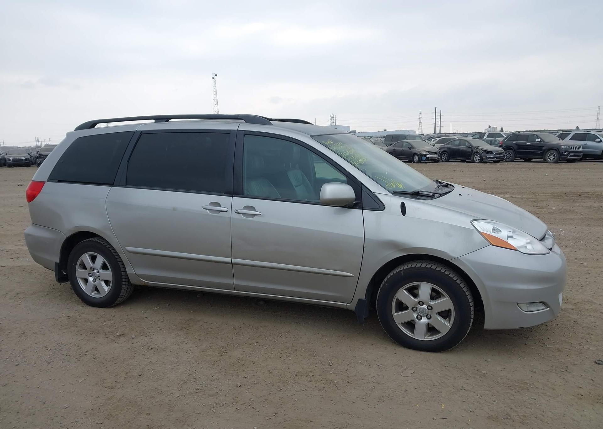 2010 TOYOTA SIENNA CE