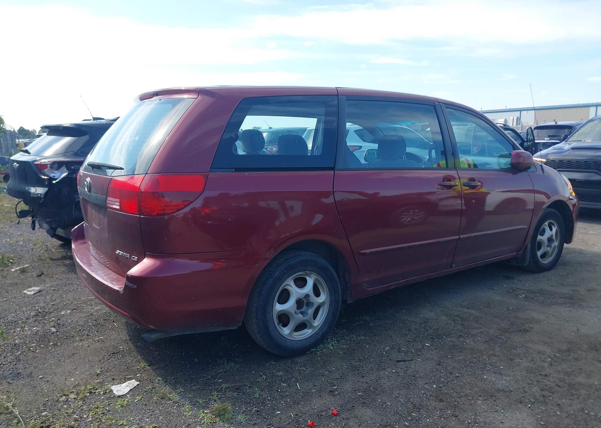 2004 TOYOTA SIENNA CE