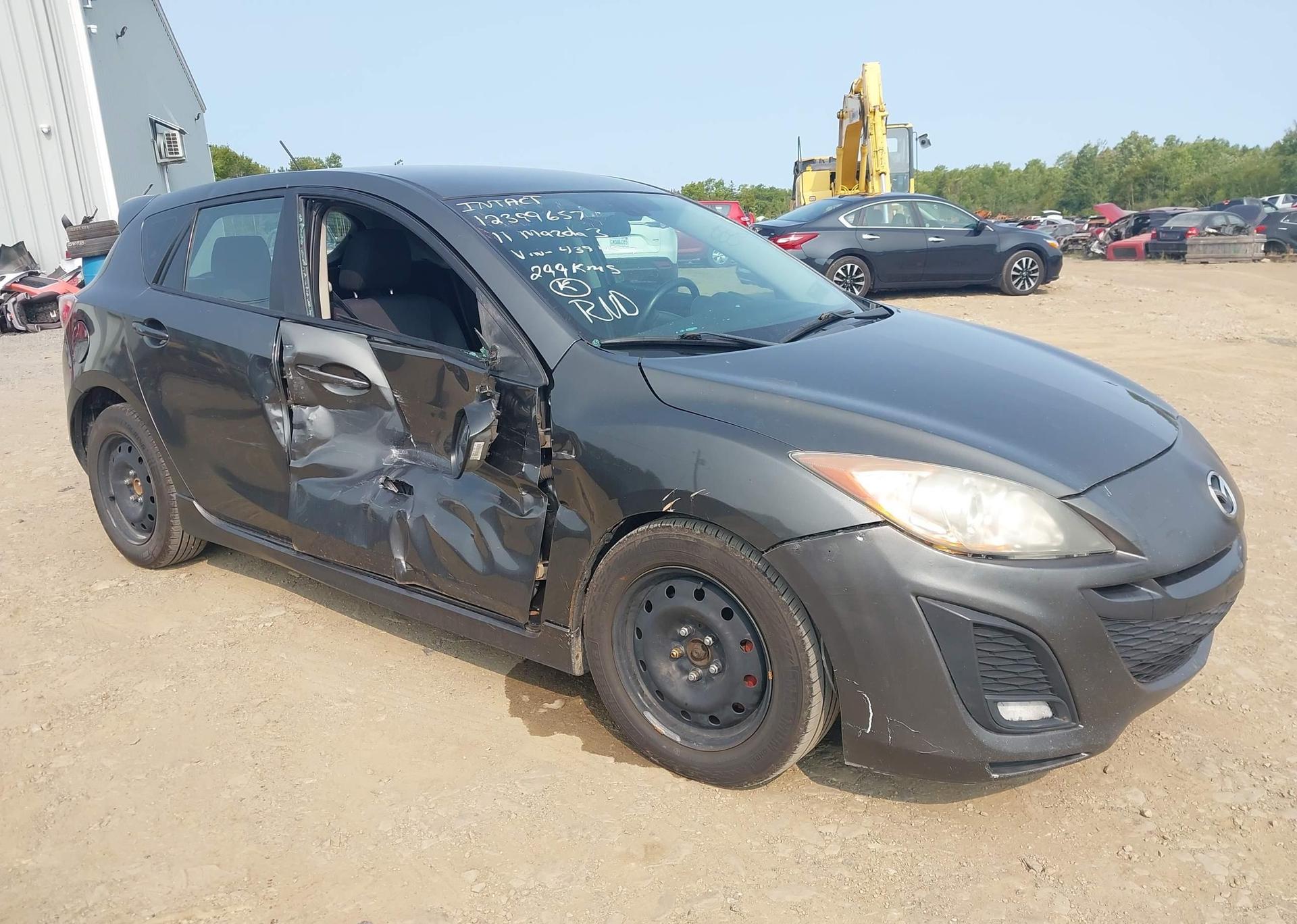 2011 MAZDA 3 S