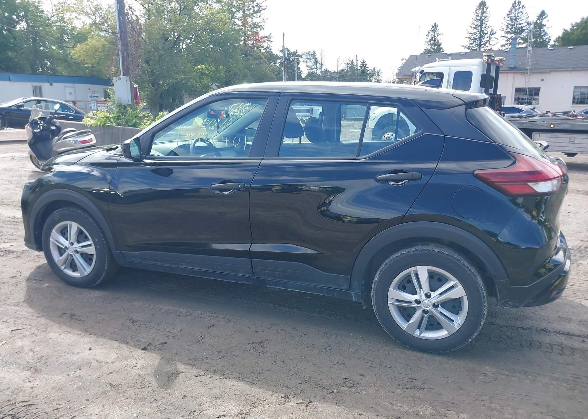 2021 NISSAN KICKS S