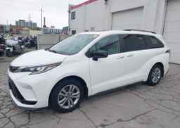 2022 TOYOTA SIENNA XSE