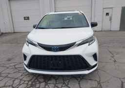 2022 TOYOTA SIENNA XSE