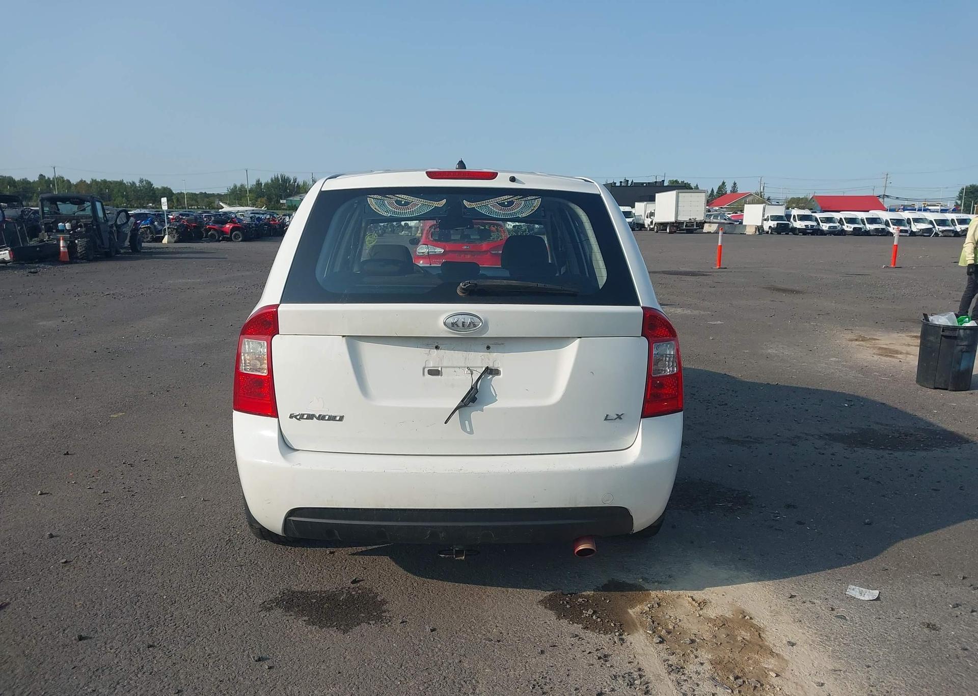 2009 KIA RONDO