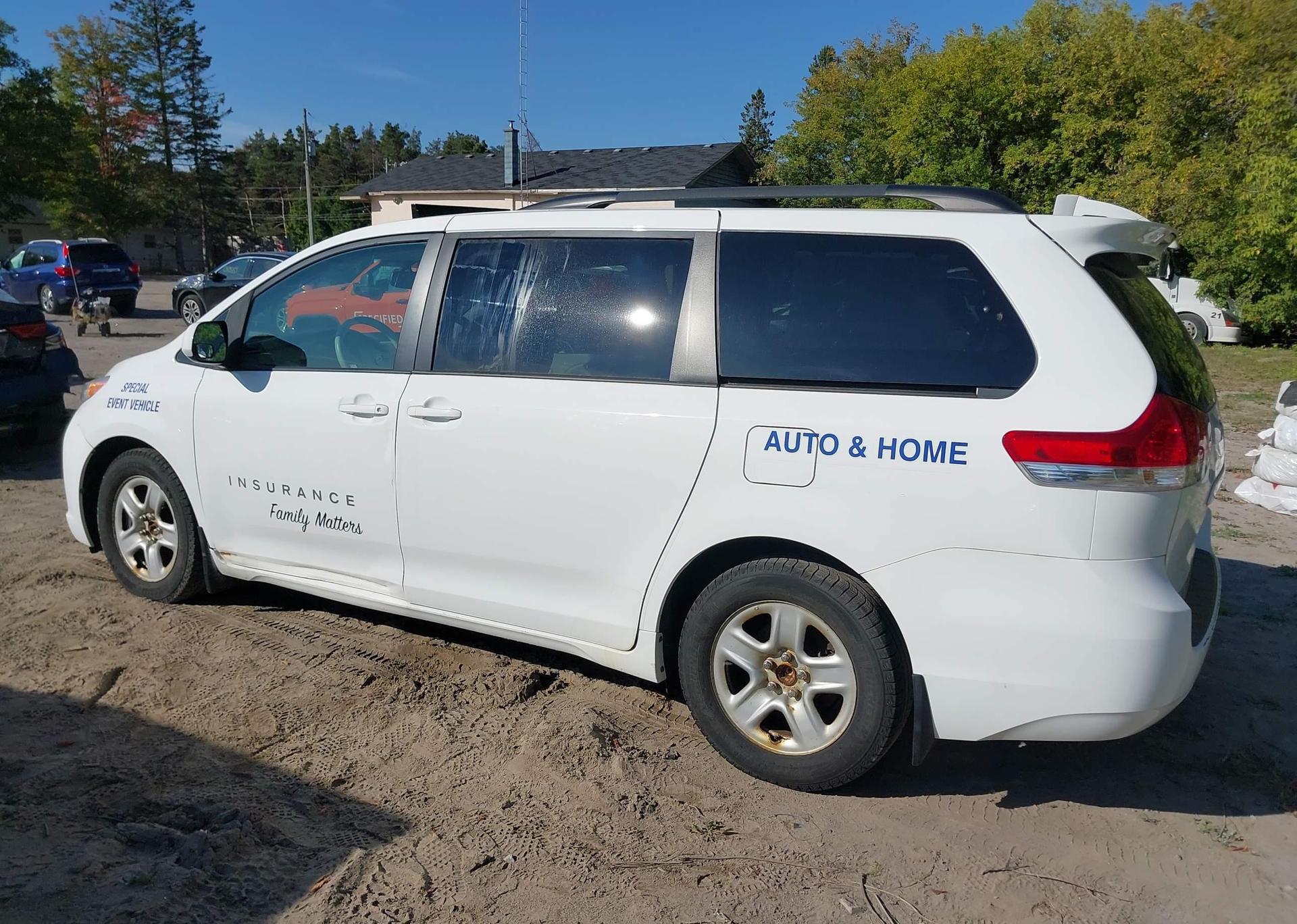 2012 TOYOTA SIENNA LE