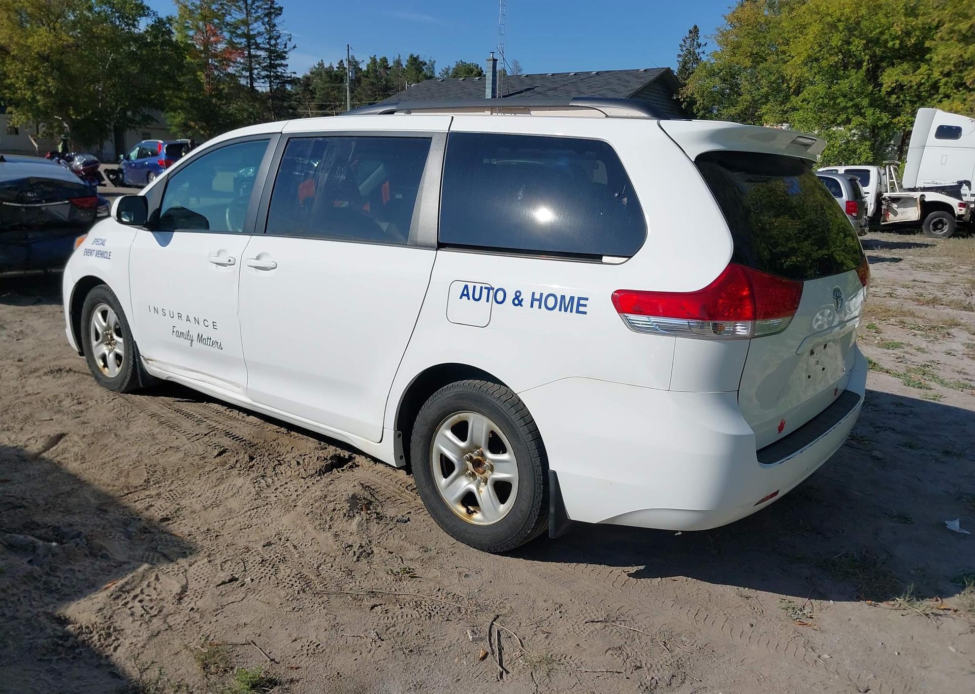 2012 TOYOTA SIENNA LE