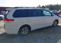 2012 TOYOTA SIENNA LE