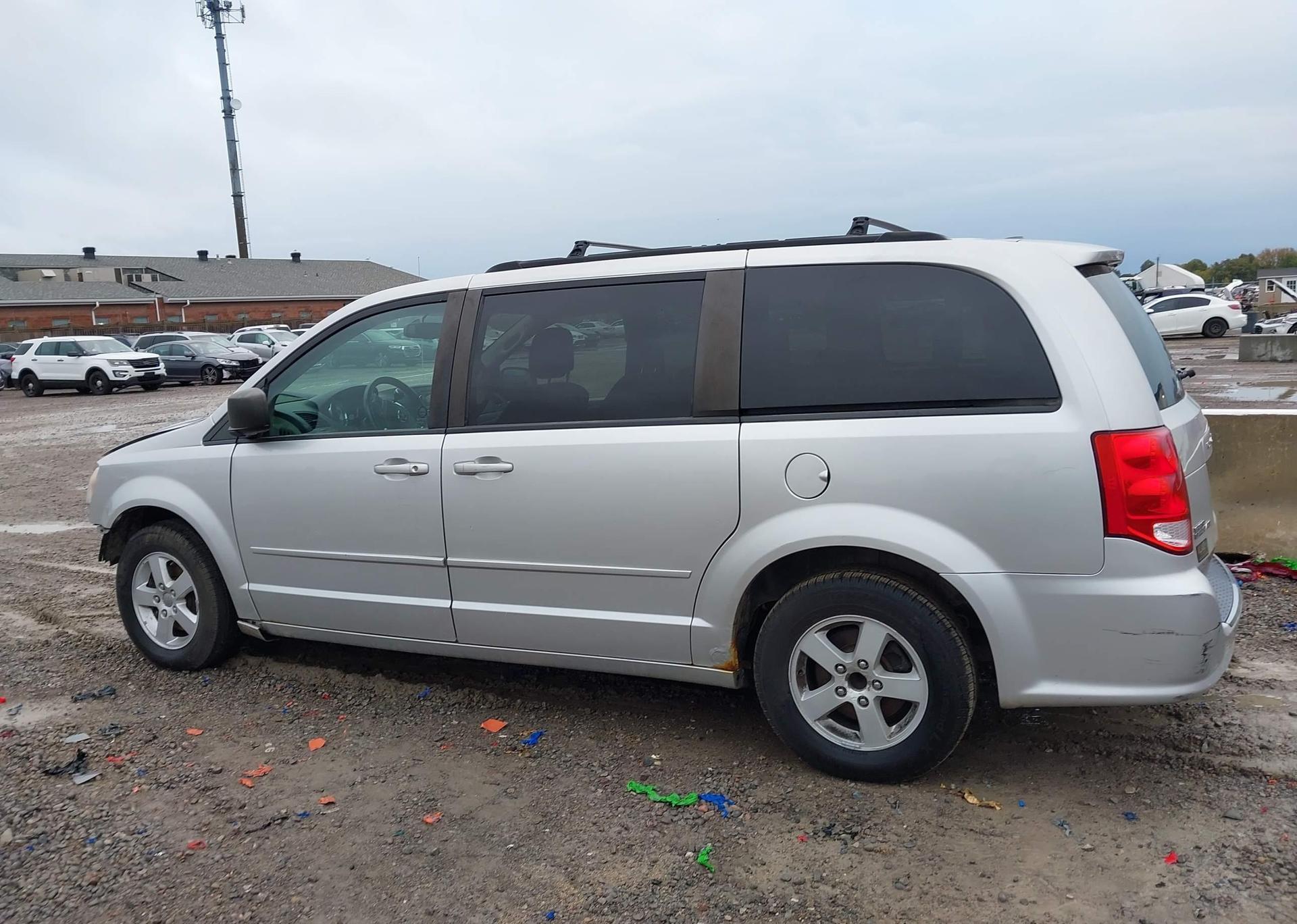 2011 DODGE GRAND CARAVAN SE
