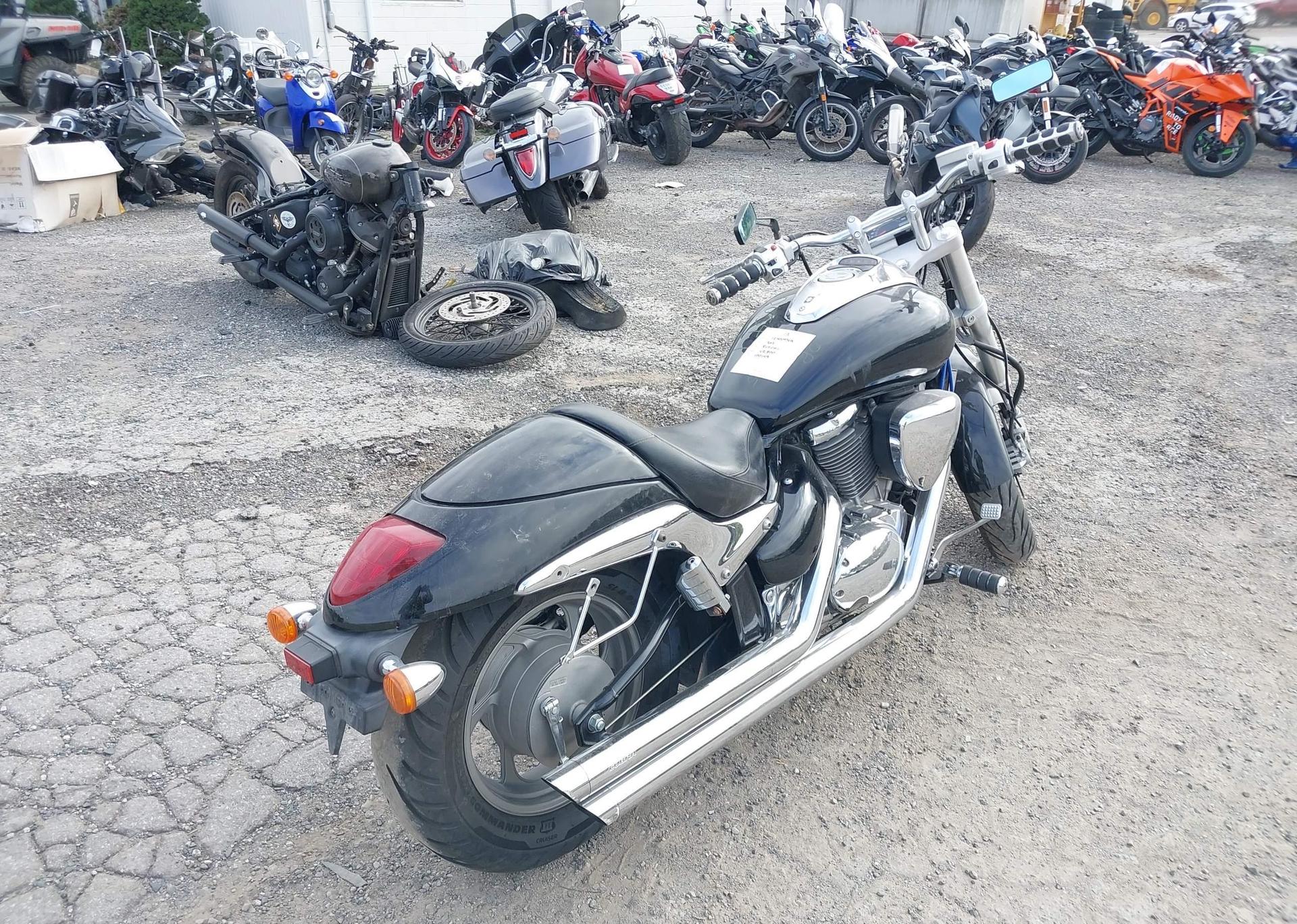 2012 SUZUKI VZ800