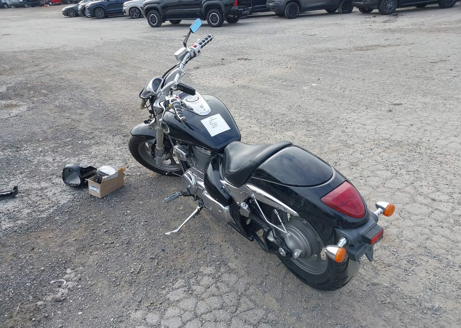2012 SUZUKI VZ800