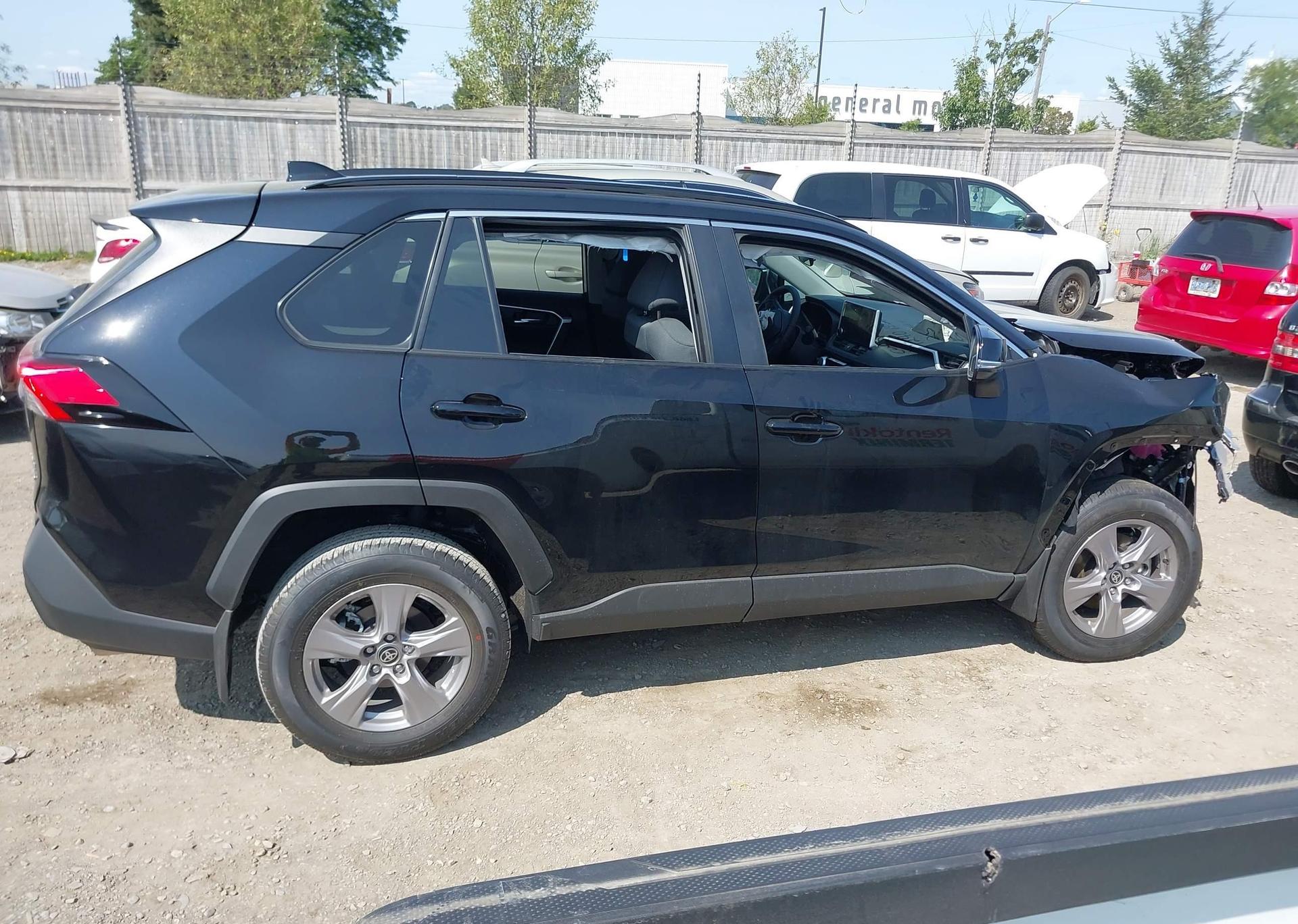 2025 TOYOTA RAV4 XLE