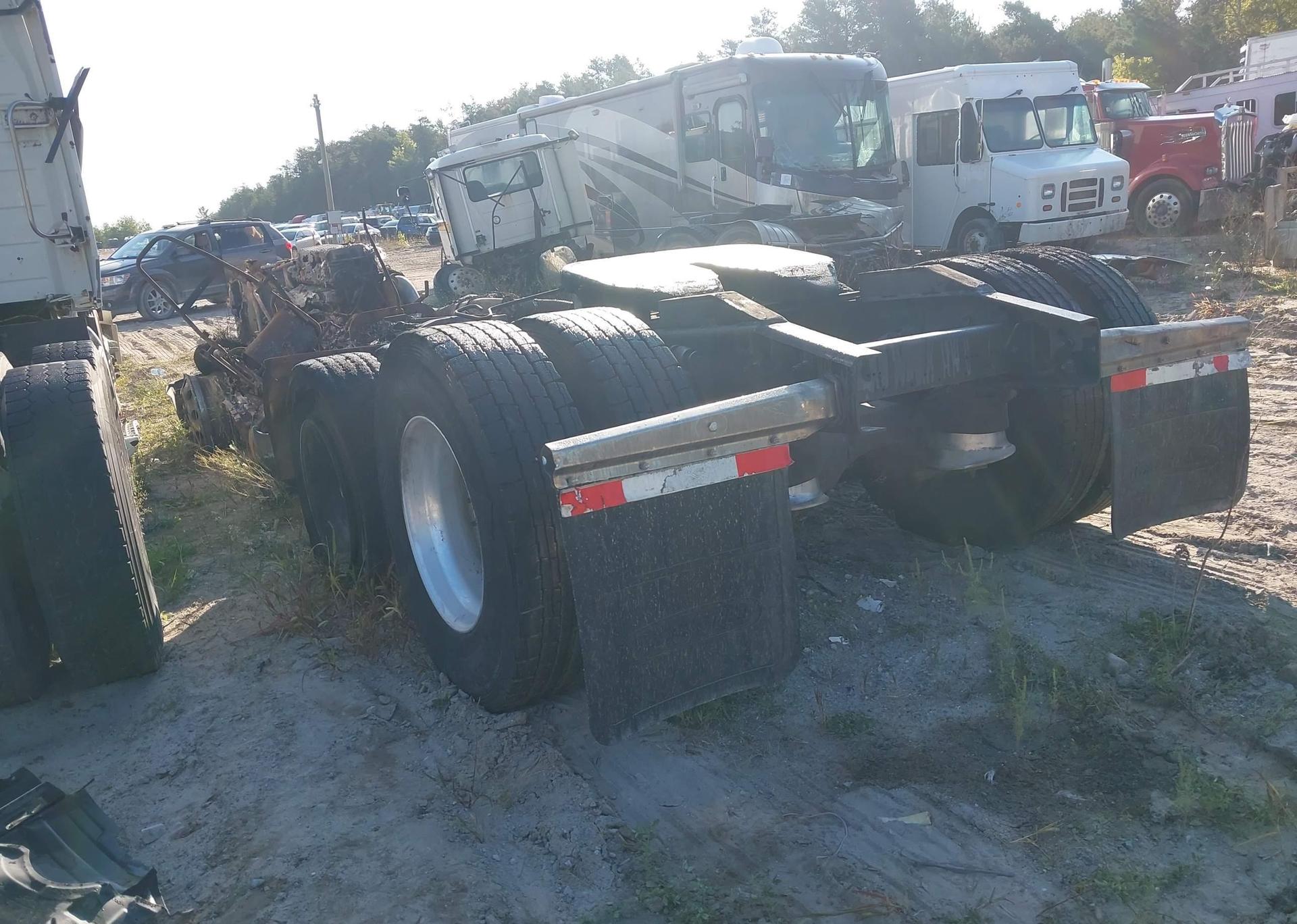 2005 FREIGHTLINER CONVENTIONAL COLUMBIA