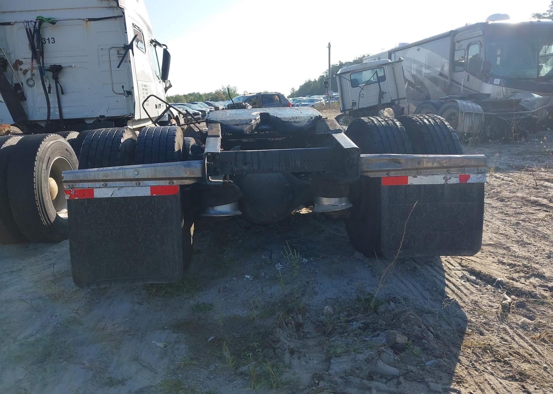 2005 FREIGHTLINER CONVENTIONAL COLUMBIA