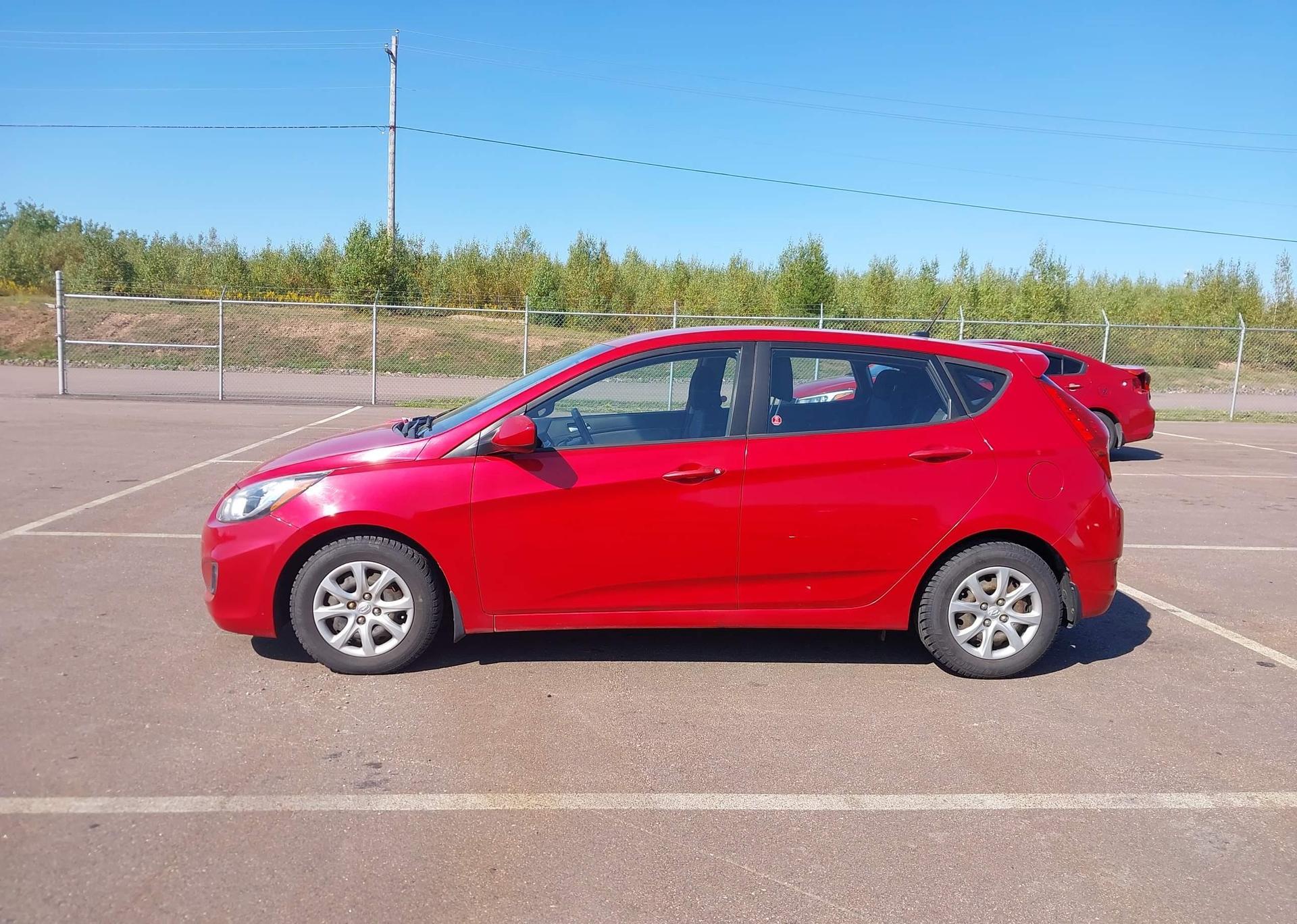 2013 HYUNDAI ACCENT GL