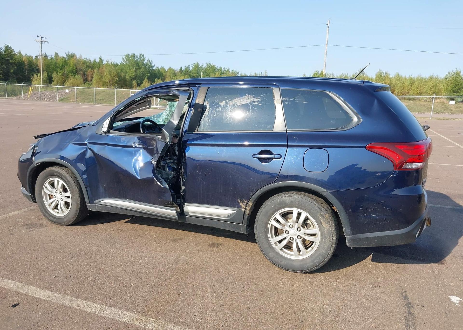 2016 MITSUBISHI OUTLANDER ES