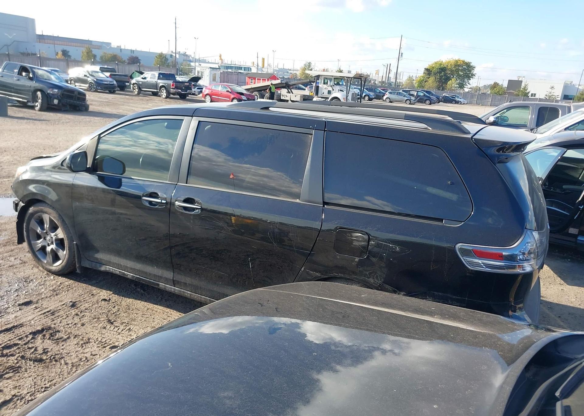 2015 TOYOTA SIENNA SPORT