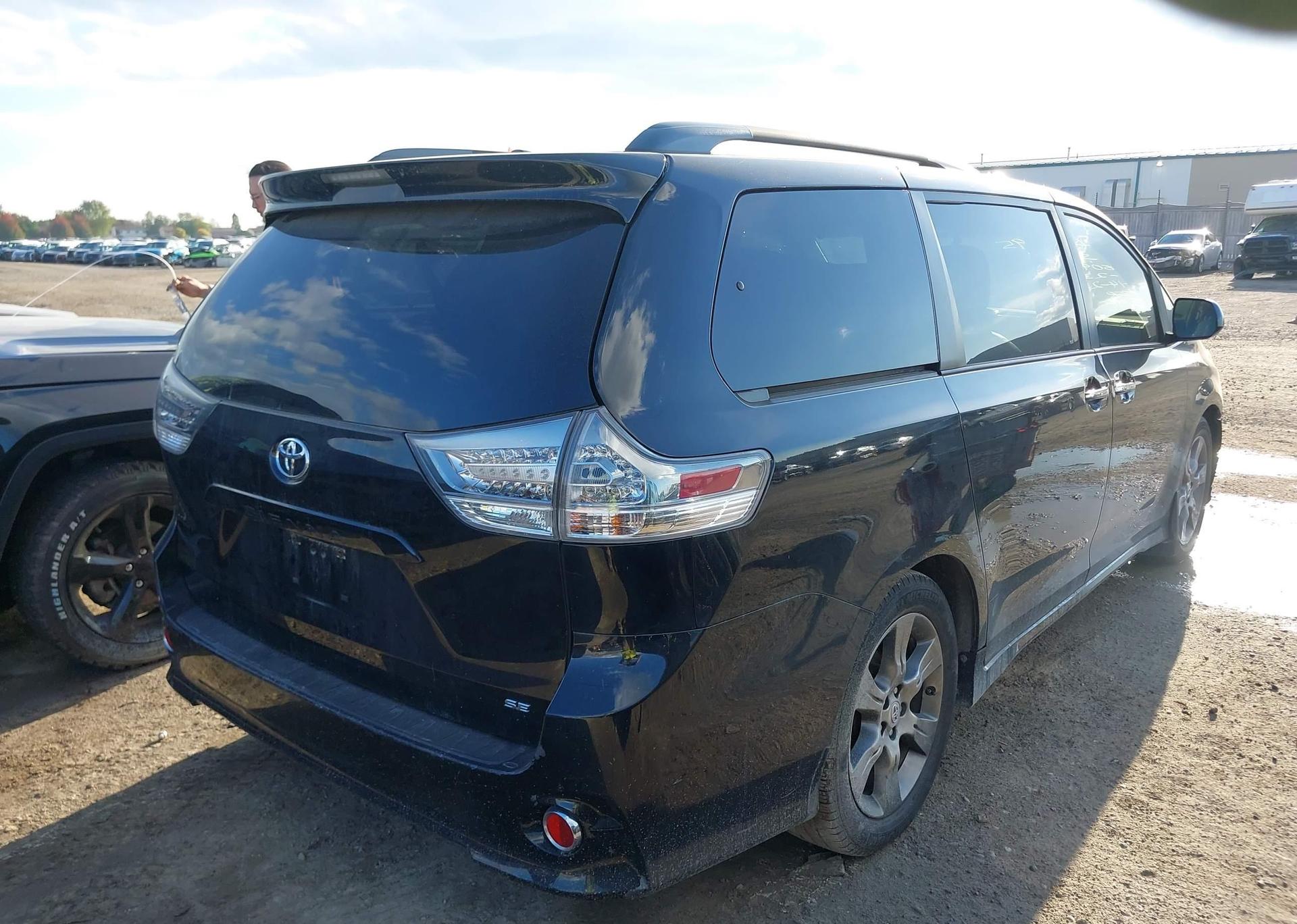 2015 TOYOTA SIENNA SPORT