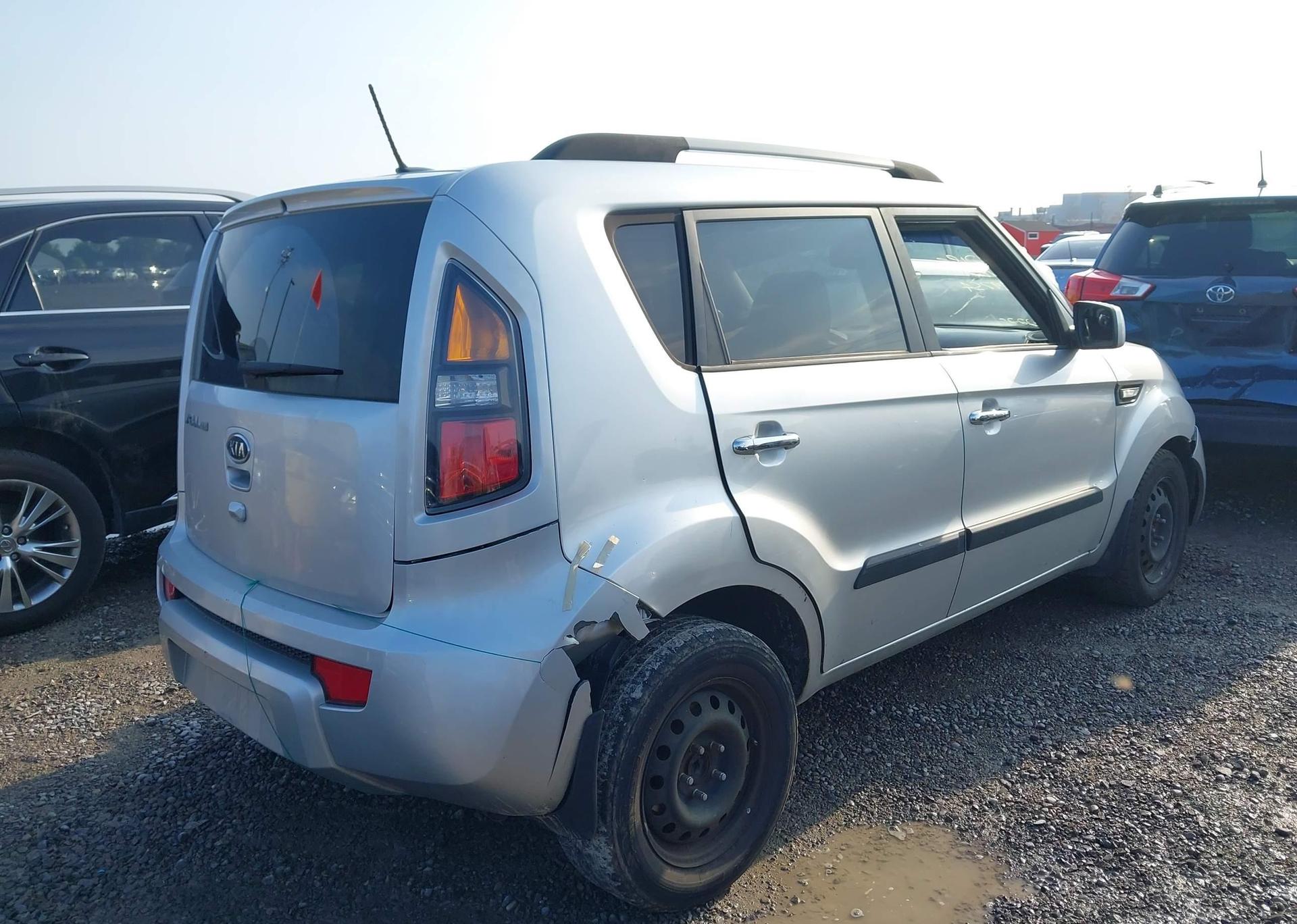 2011 KIA SOUL +