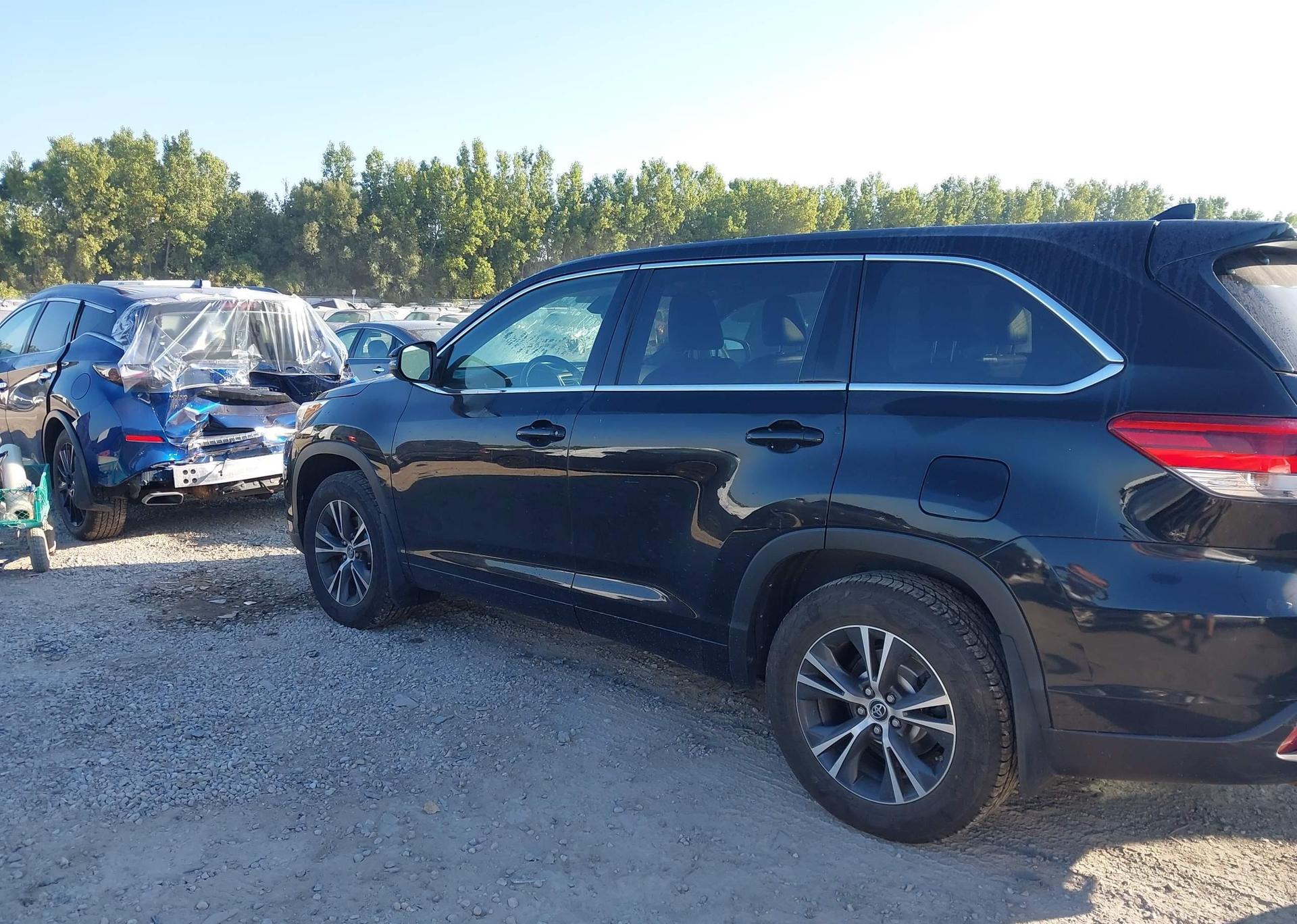 2018 TOYOTA HIGHLANDER LE
