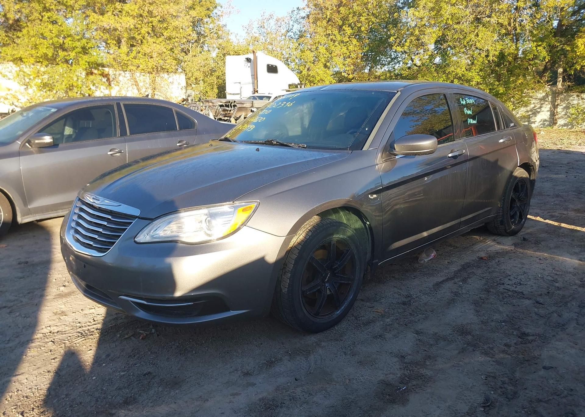 2013 CHRYSLER 200 LX