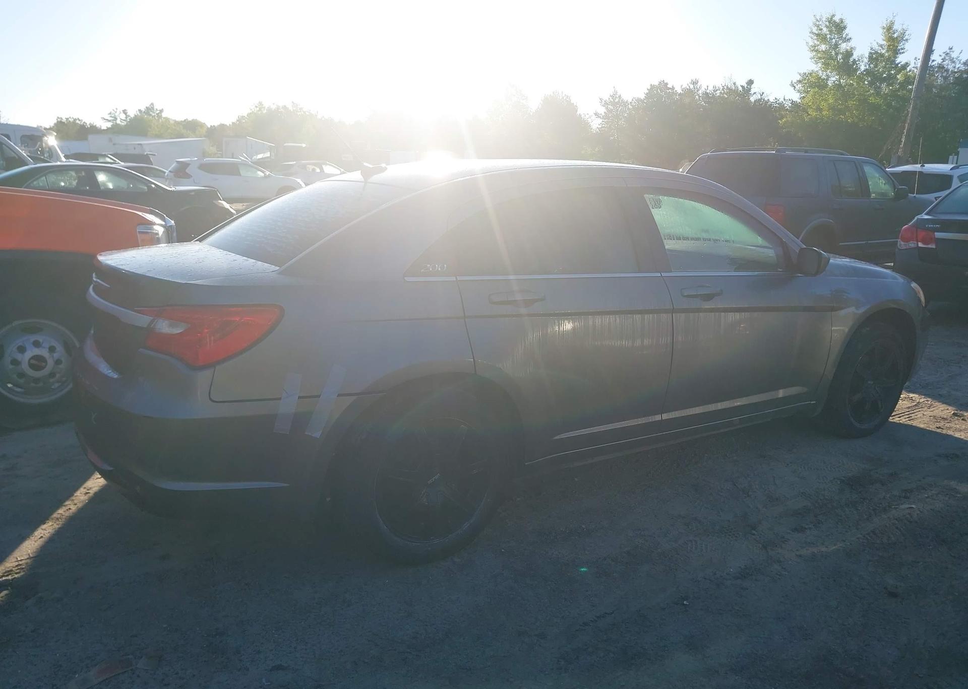 2013 CHRYSLER 200 LX