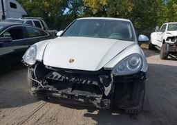 2013 PORSCHE CAYENNE