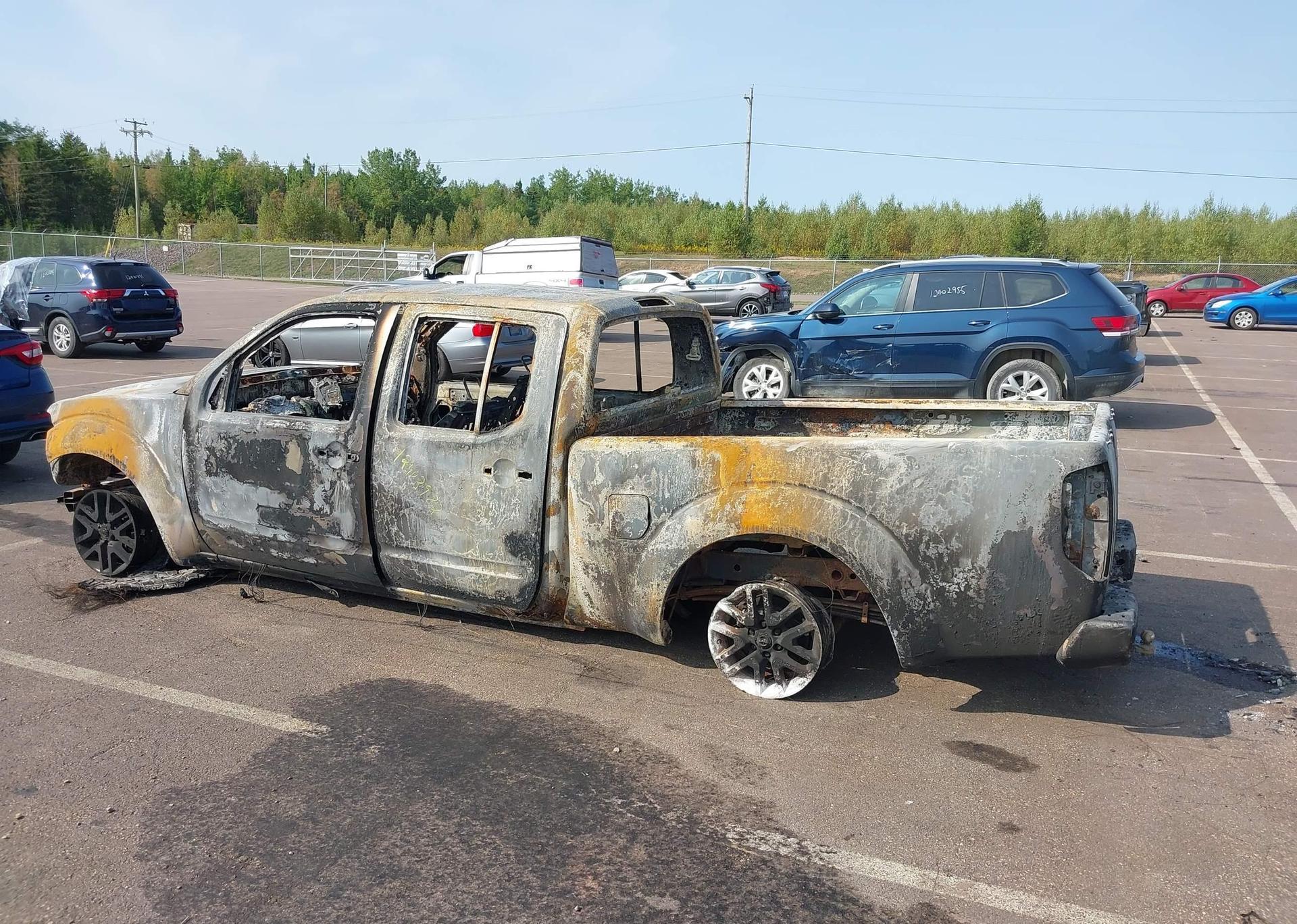 2016 NISSAN FRONTIER SL
