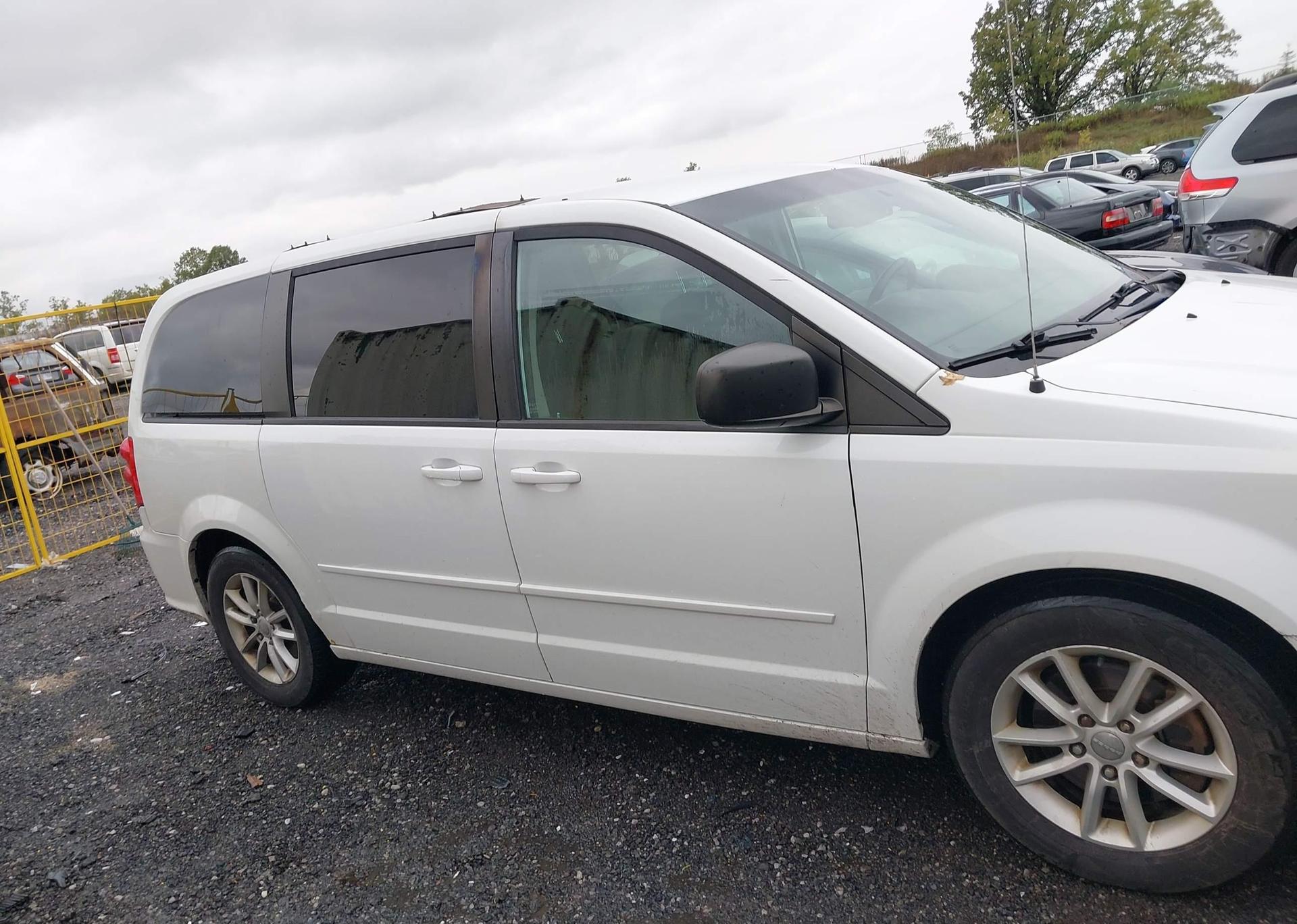 2014 DODGE GRAND CARAVAN SE