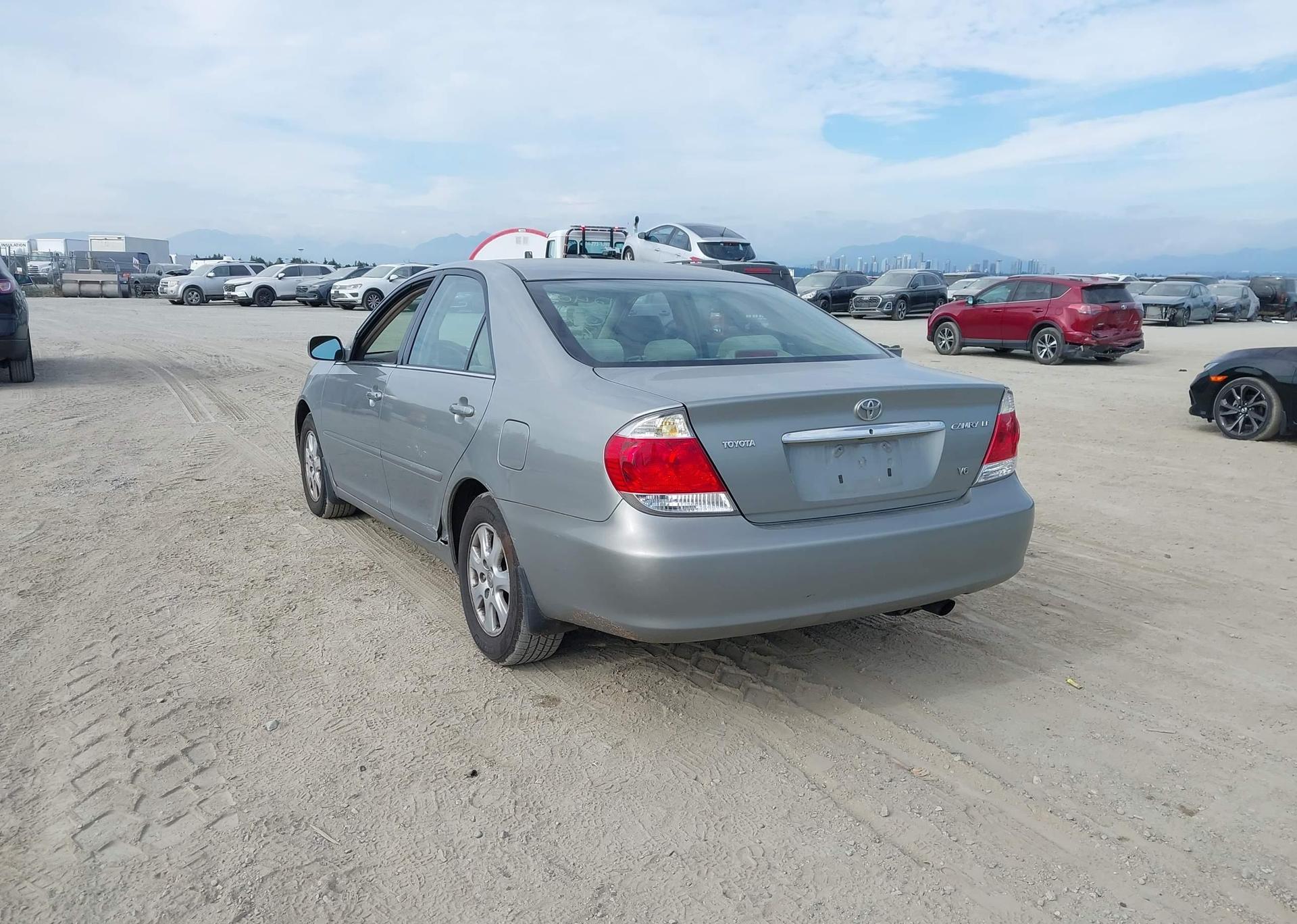 2005 TOYOTA CAMRY LE V6