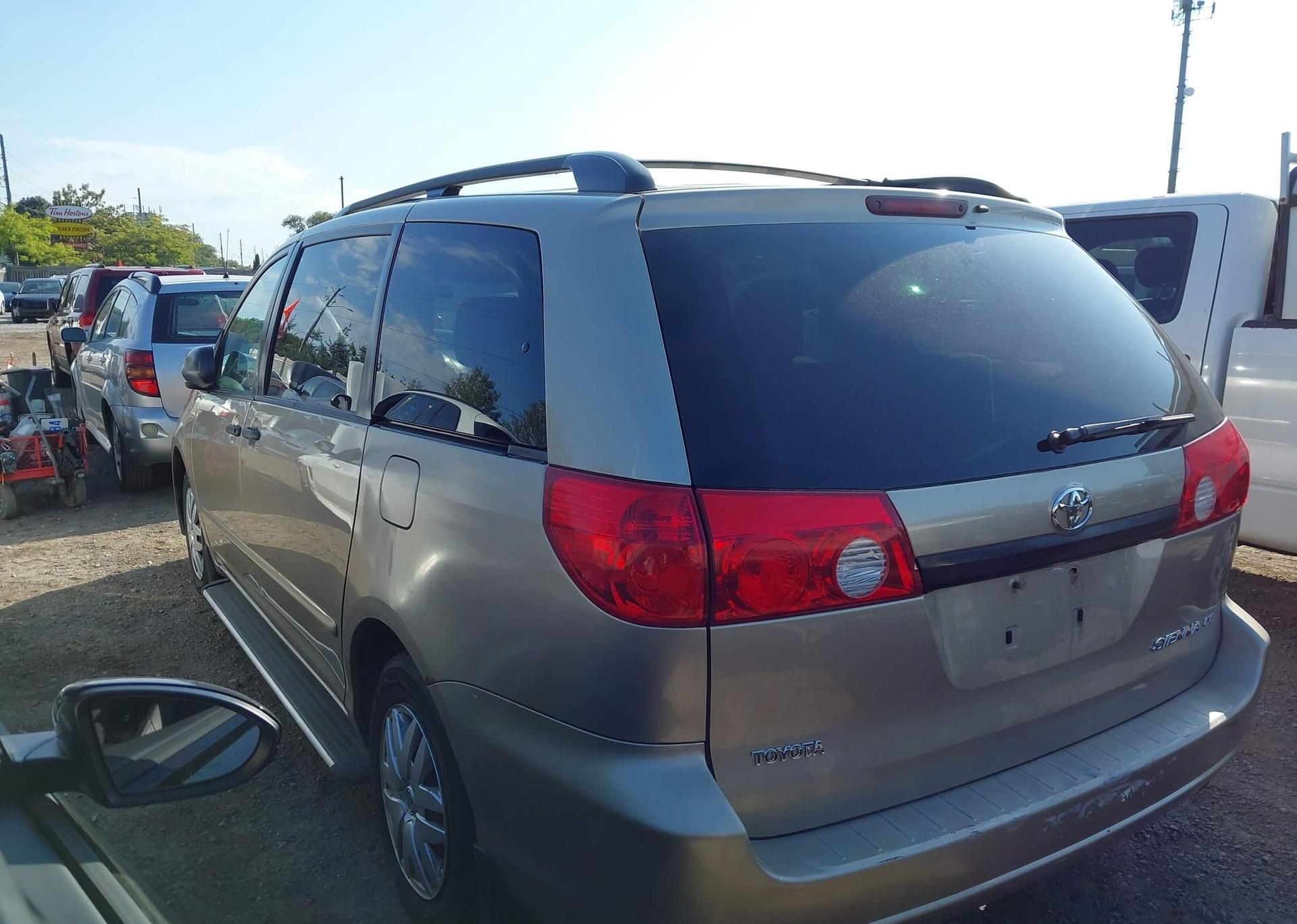 2006 TOYOTA SIENNA CE