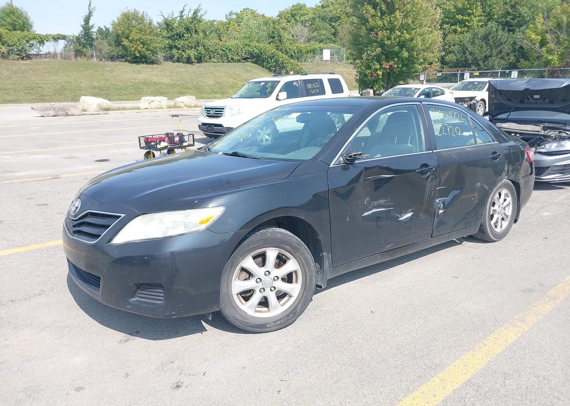 2011 TOYOTA CAMRY SE