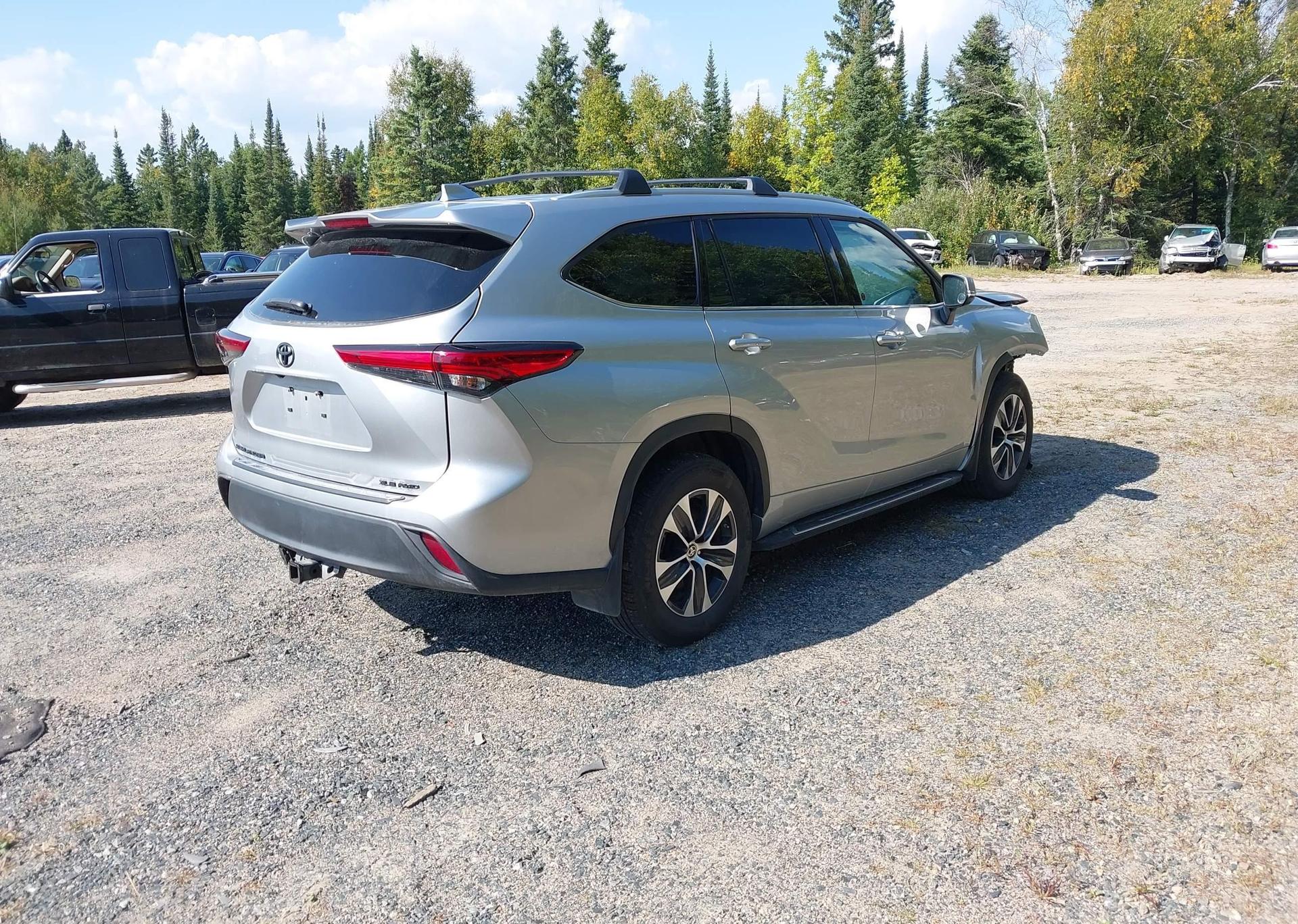 2022 TOYOTA highlander xle