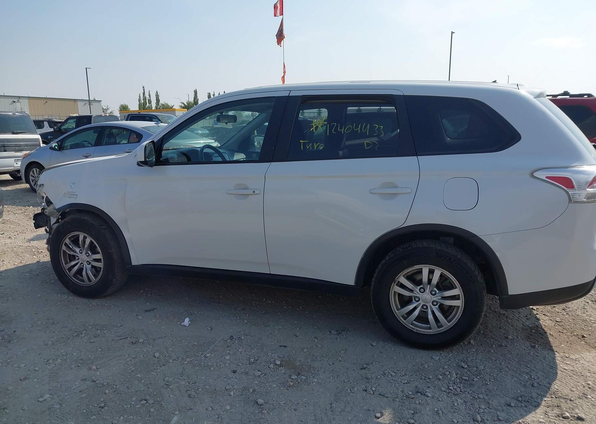 2015 MITSUBISHI OUTLANDER ES