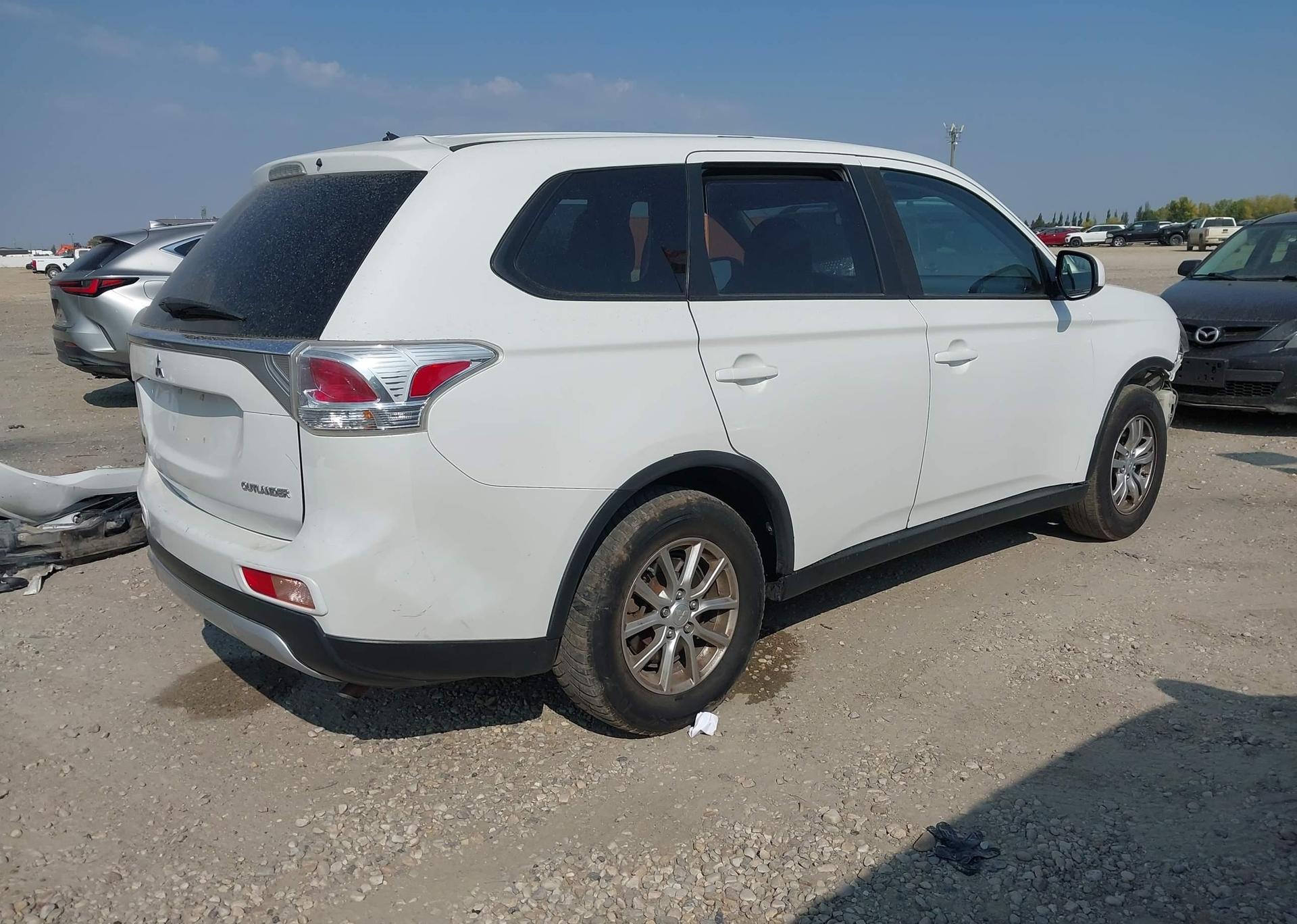2015 MITSUBISHI OUTLANDER ES