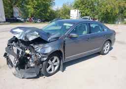2015 VOLKSWAGEN PASSAT SE