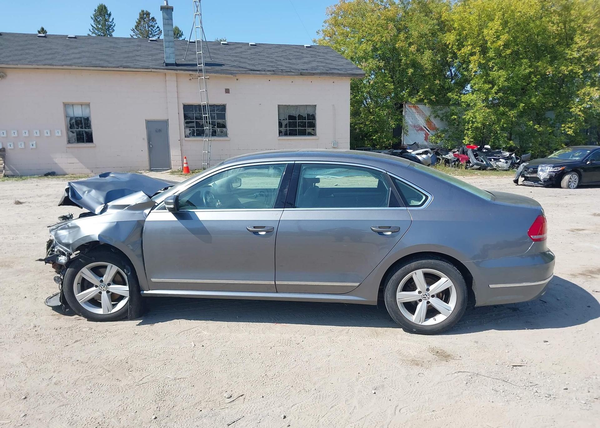 2015 VOLKSWAGEN PASSAT SE