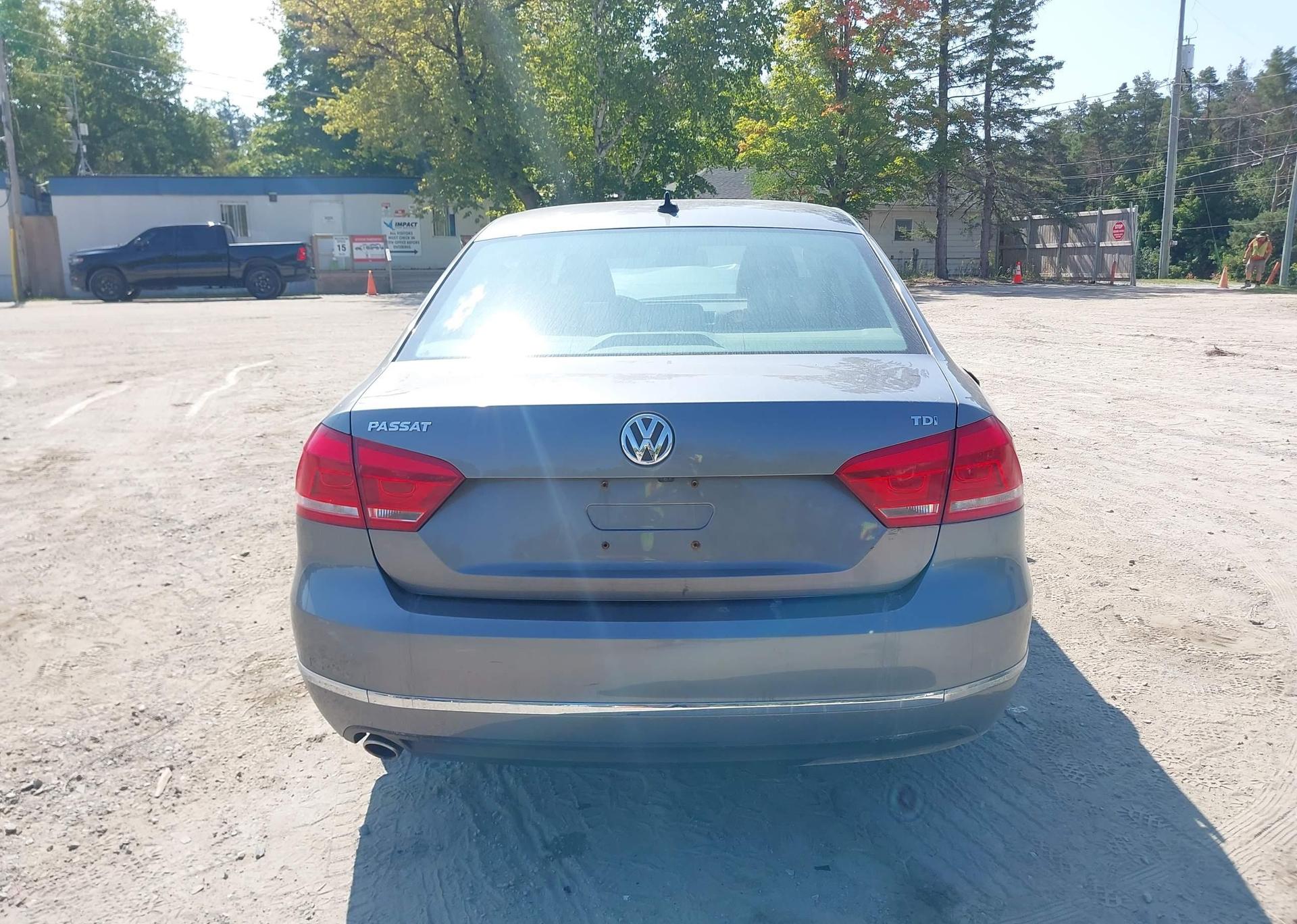 2015 VOLKSWAGEN PASSAT SE
