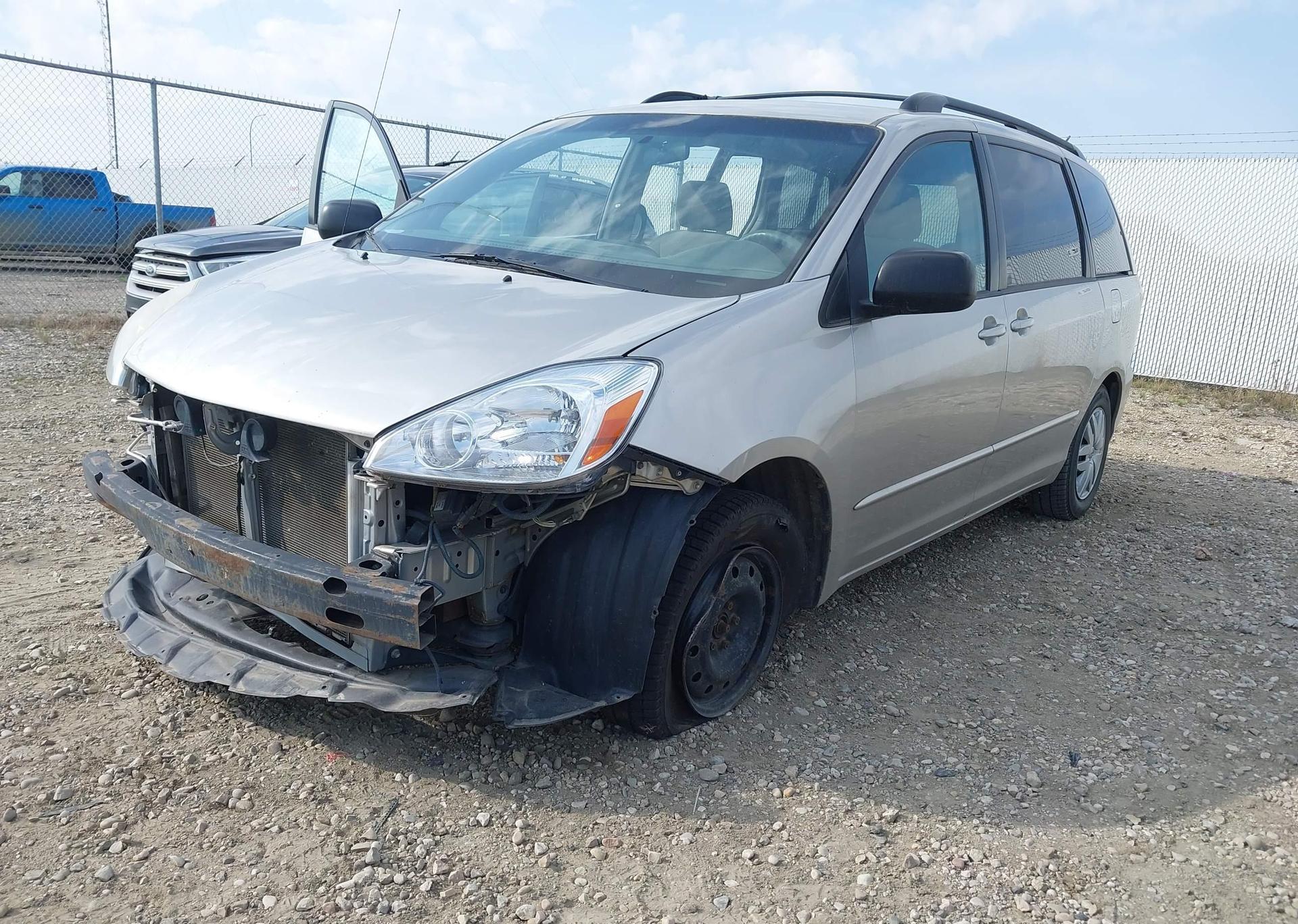 2005 TOYOTA SIENNA CE